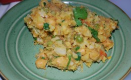 Chickpea Aloo Gobi (Cauliflower & Potato&nbsp;Curry)